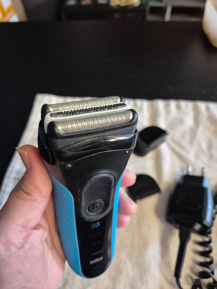 Holící strojek Braun - 2