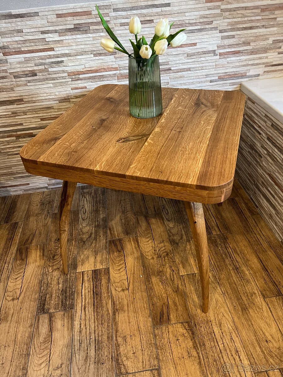 Dubový konferenční stolek - 2