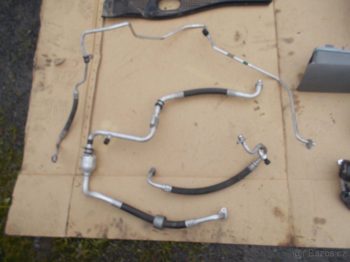 Díly Dacia Sandero 1.2 16v 55kw model 2008-2012 - 2