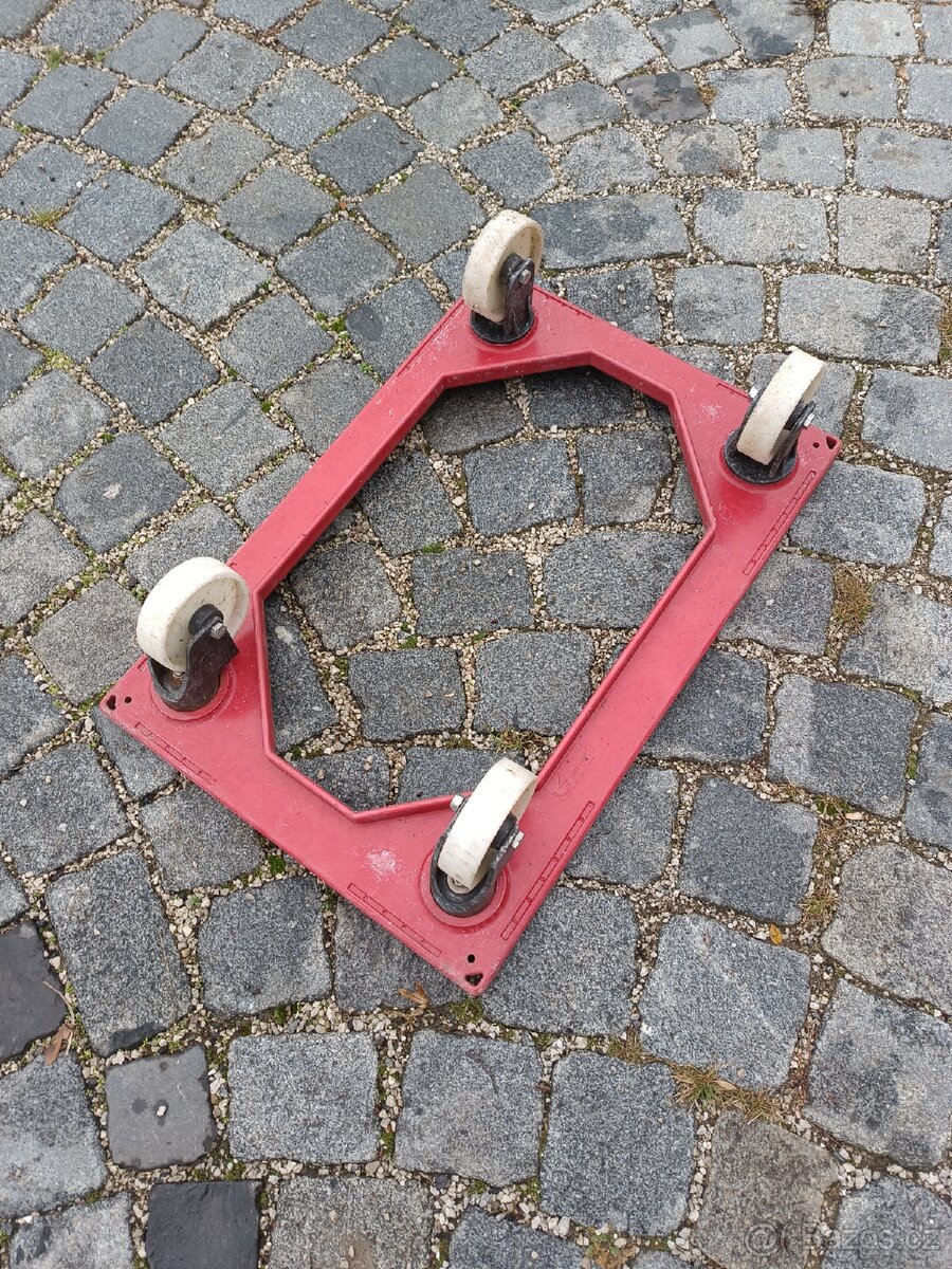 Vozík pod přepravky - 2