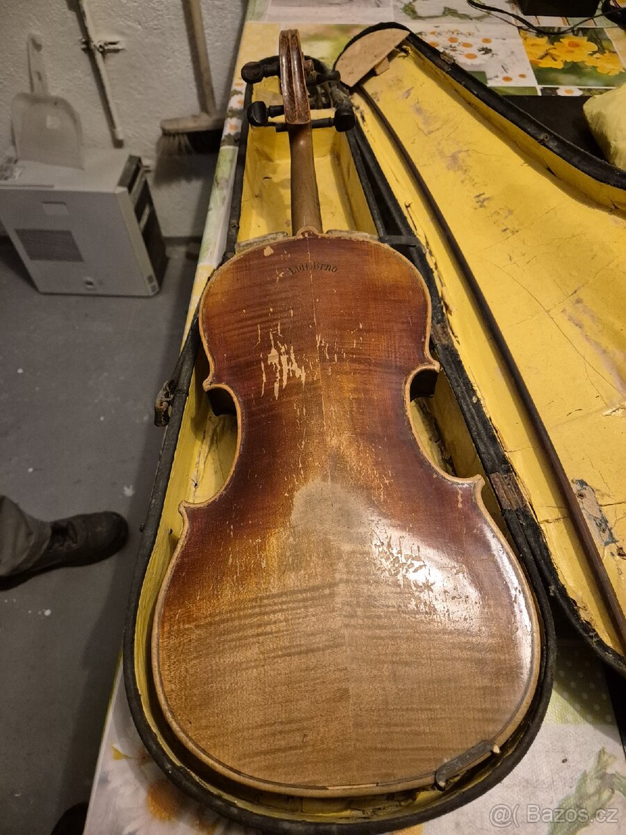 Prodám celé housle s obalem - 2