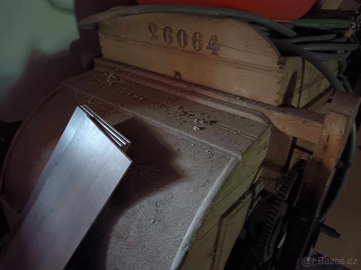 Historický zemědělský stroj - 2