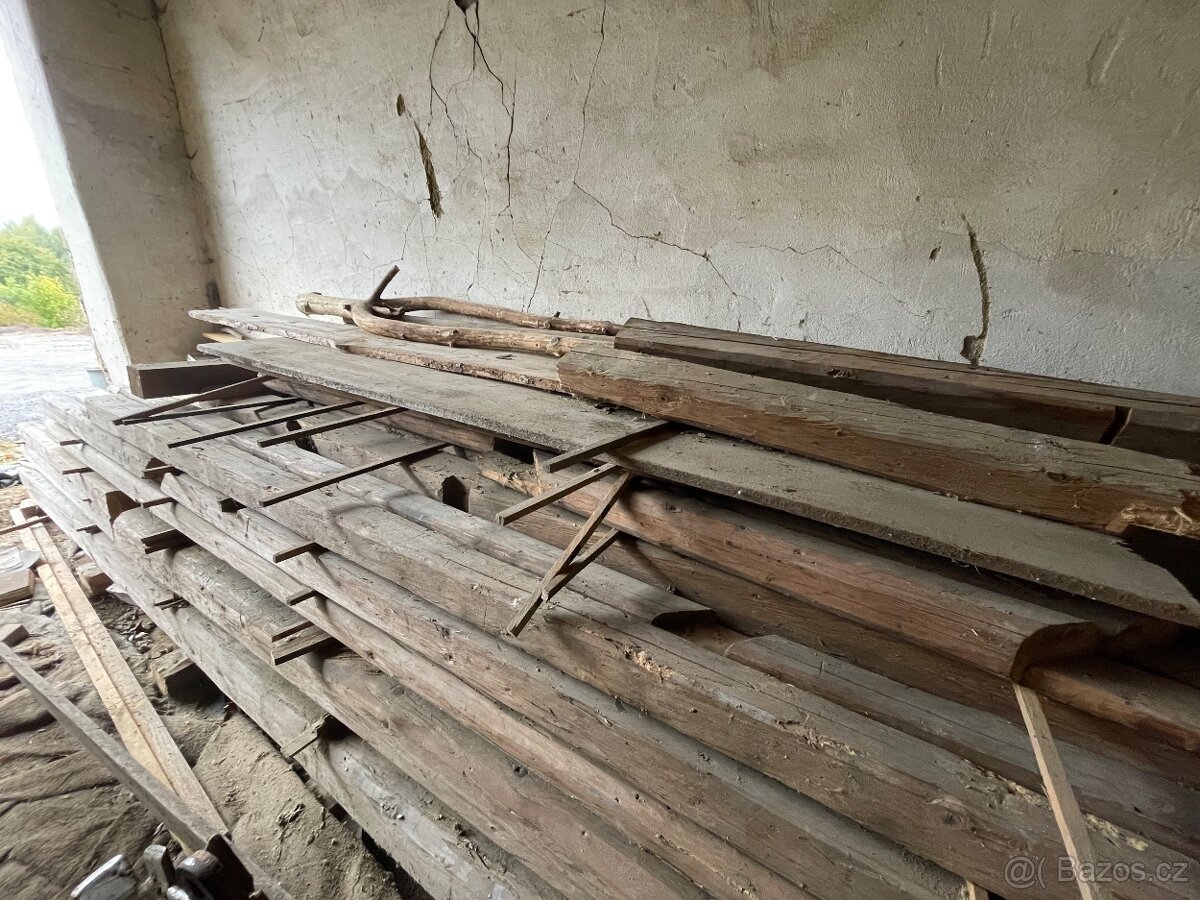 Stoleté trámy ze starého krovu - 2
