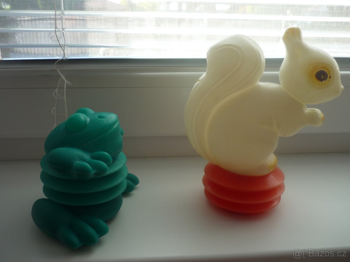 Staré hračky, pískací. - 2