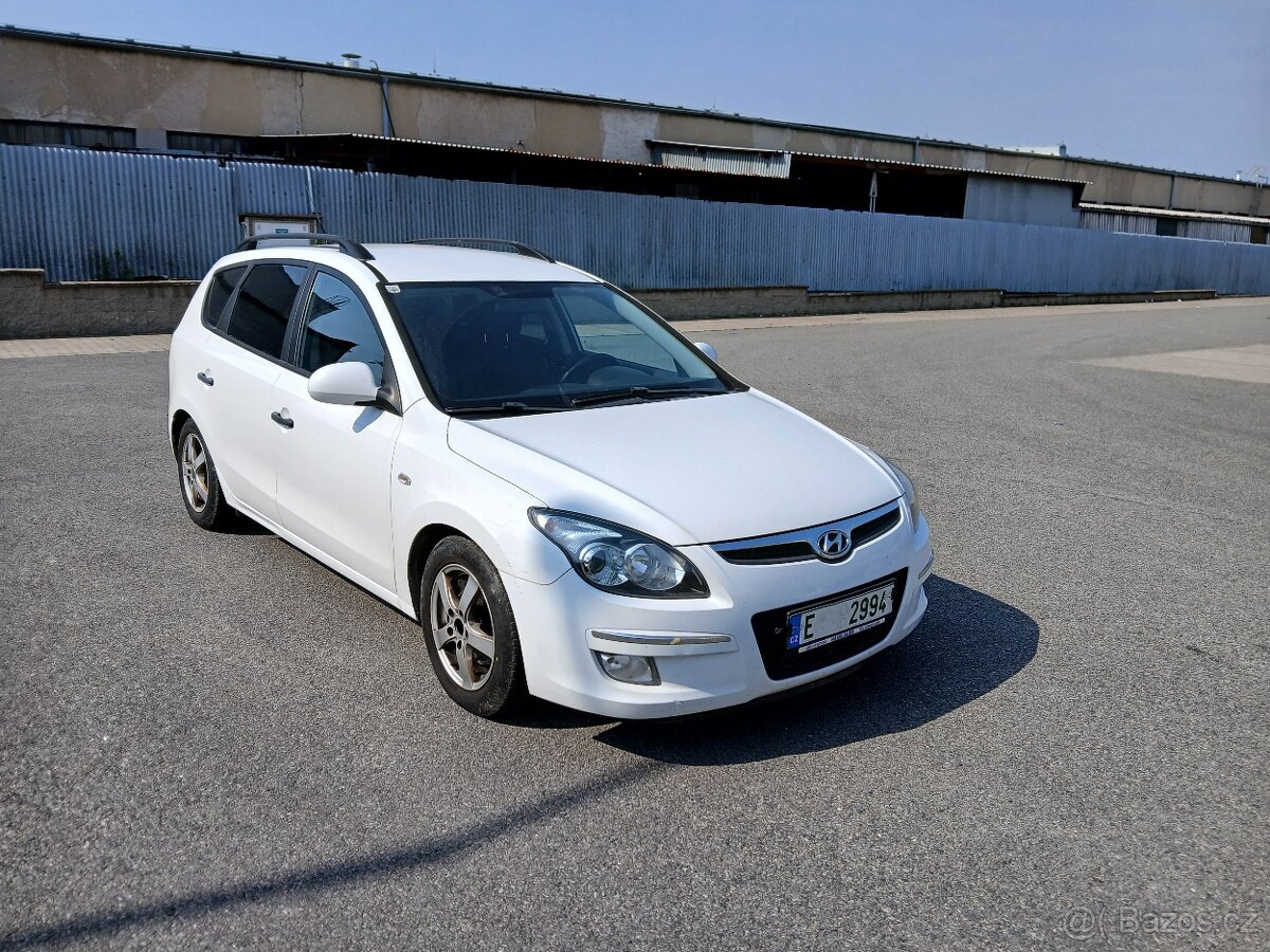 Hyundai i30 kombi, 1.6 CRDi, 66kW,Česká STK,tažné - 2