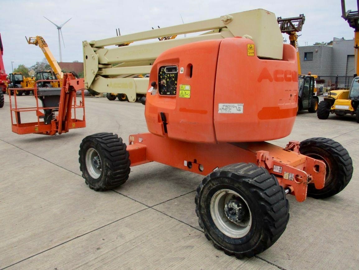 TERÉNNÍ KLOUBOVÁ PLOŠINA JLG 510 AJ - 2