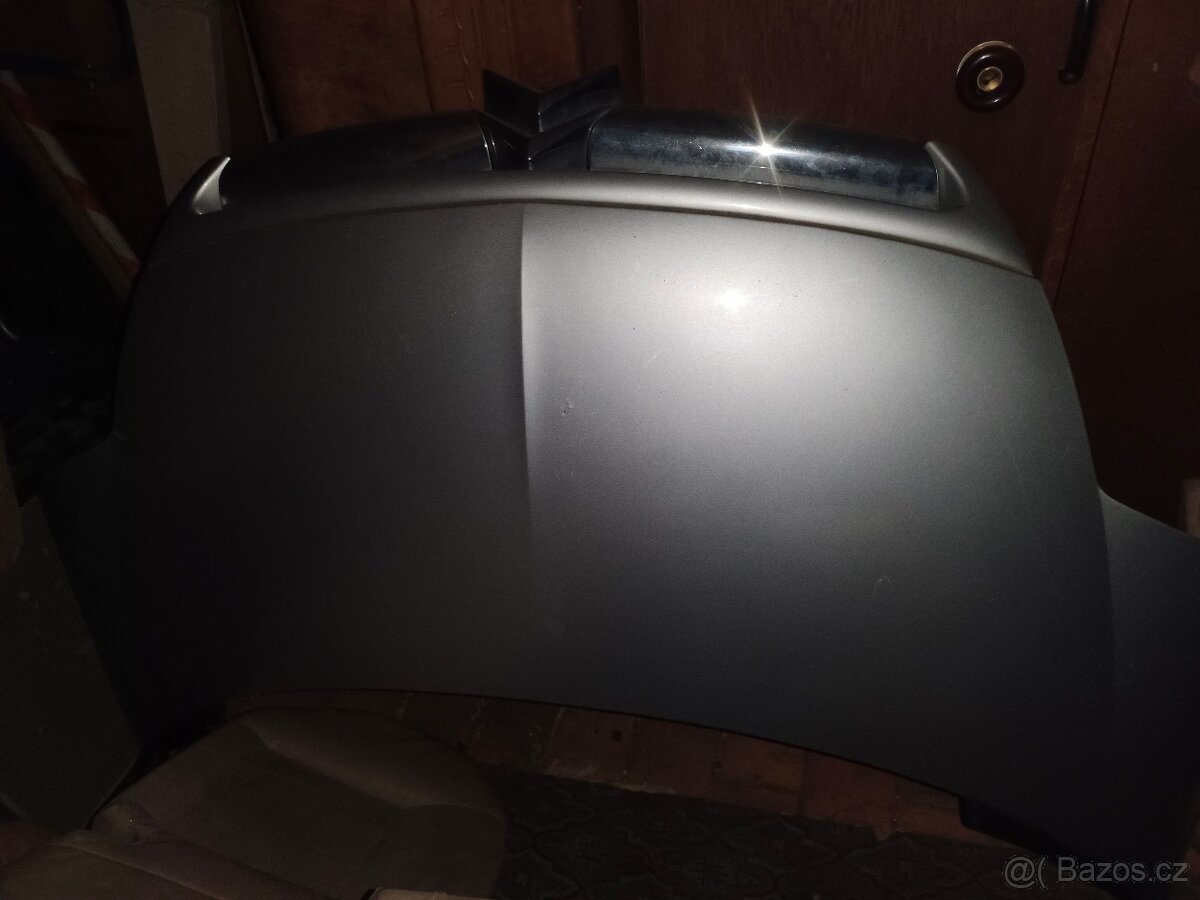 Kapota Citroen C8 v pěkném stavu - 2