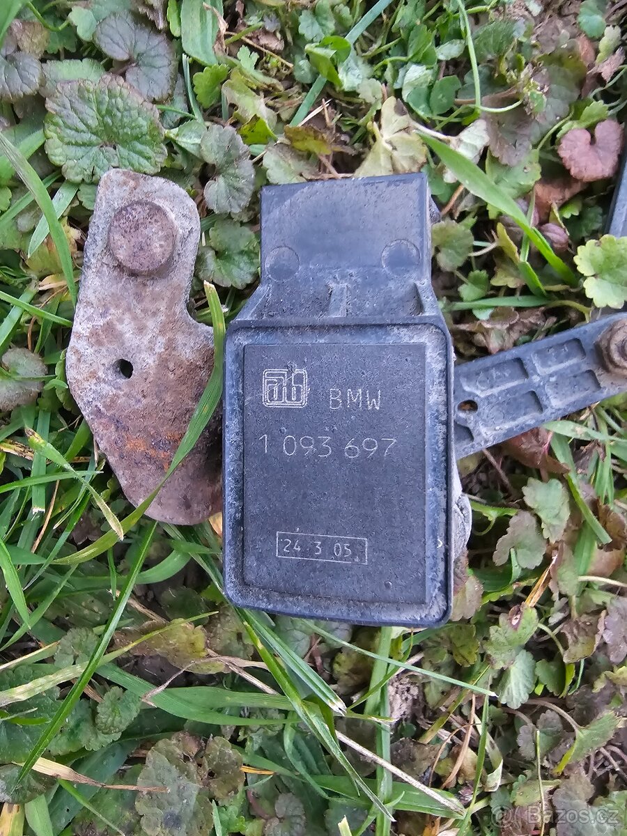 senzor kontroly výšky nápravy BMW E87 E90 E91 E60 E61 E65 - 2