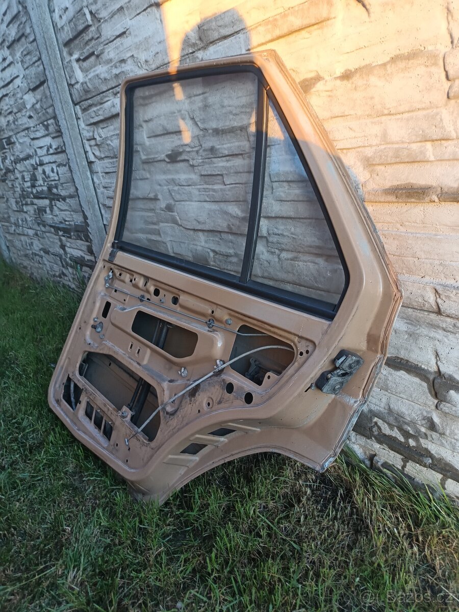 DVERE ZADNI Favorit - 2