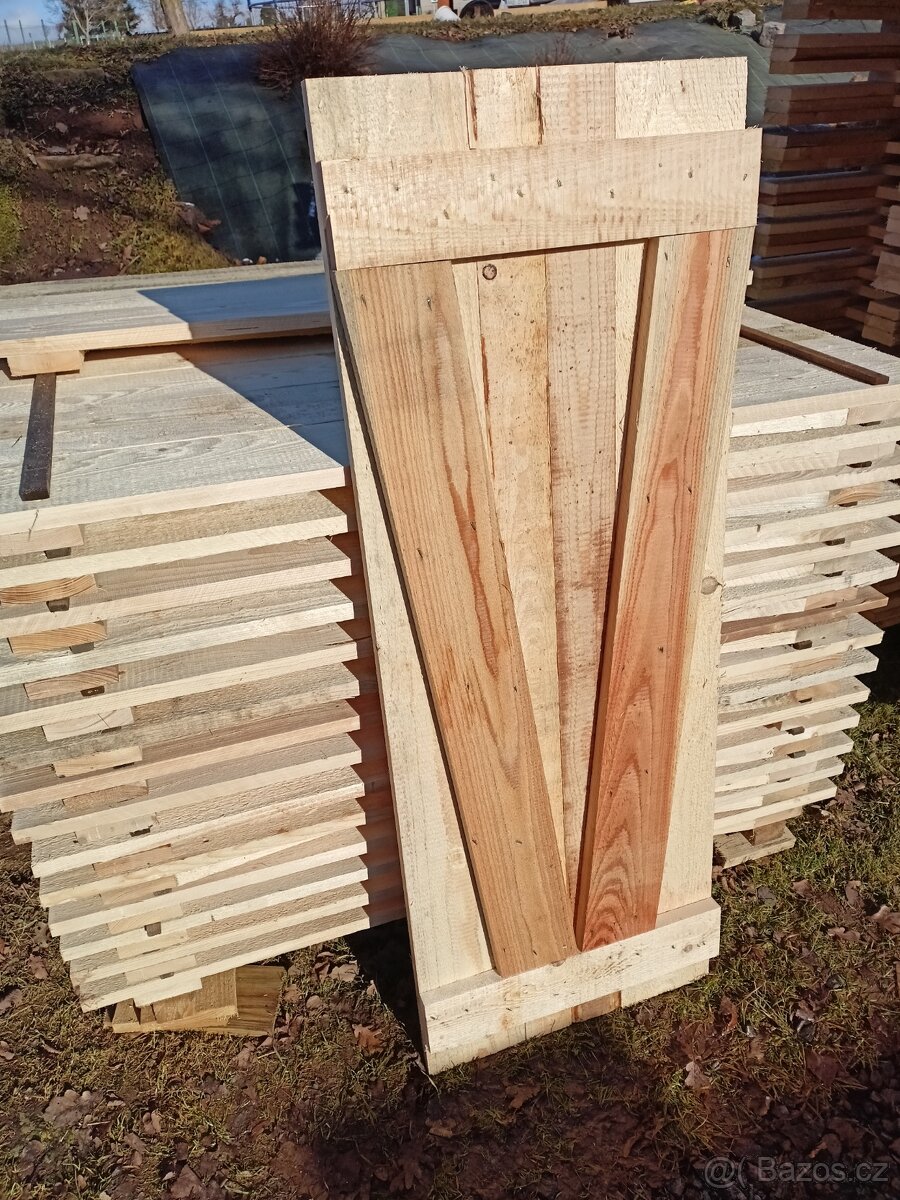 Dřevěné podlážky na haki lešení - 2