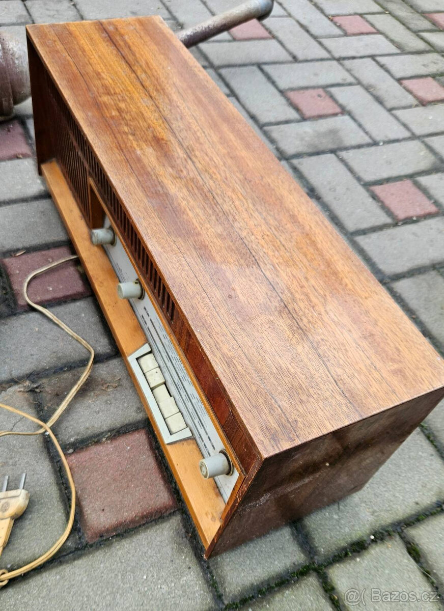 Retro rádio Tesla Nabucco - 2