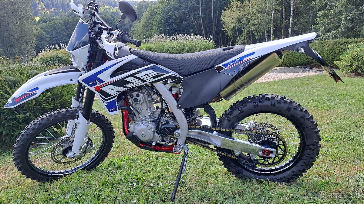 Kvalitní španělské enduro AJP 250 - 2
