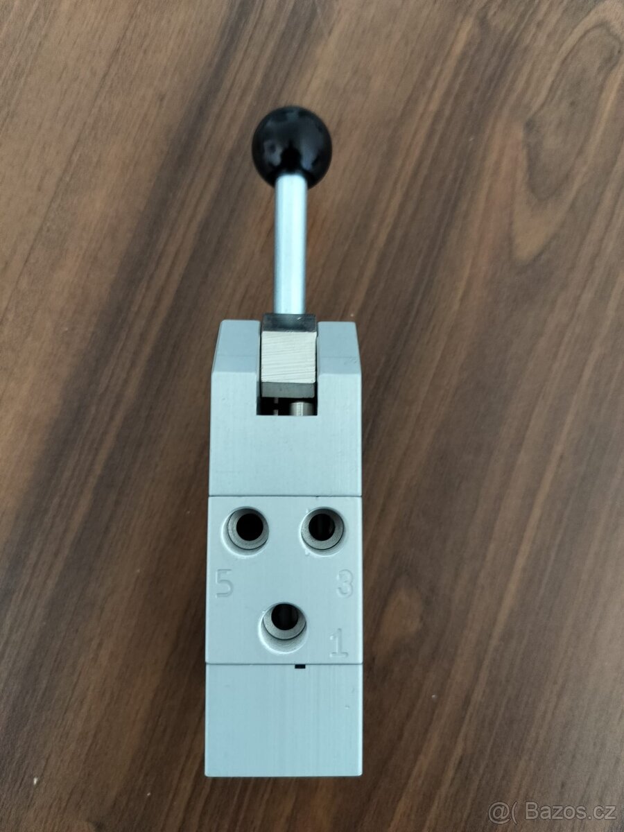 Pneumatický 5/3 cestný ventil/páčka ovládání do kabiny - 2