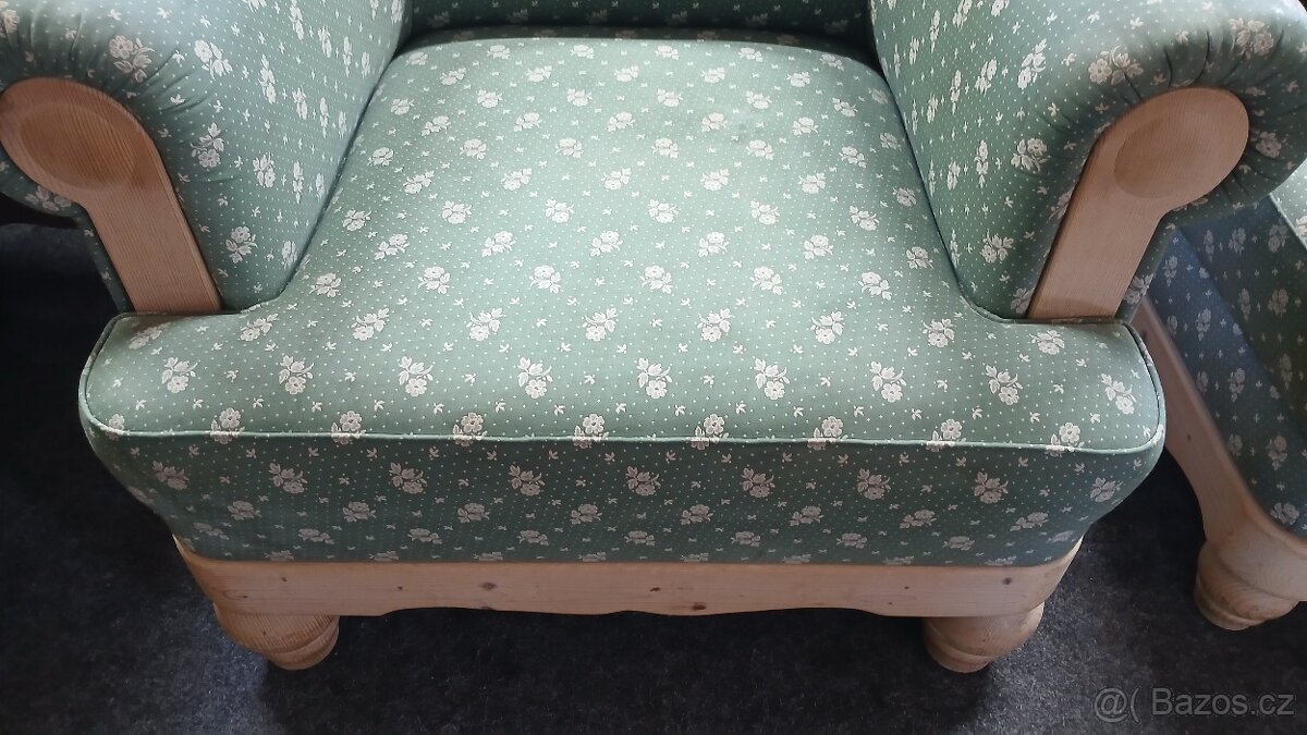 Masivní křeslo - 2
