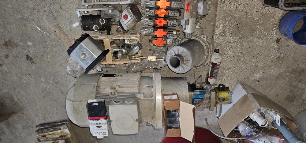 Prodám Hydraulické komponenty Nové nepoužité. - 2