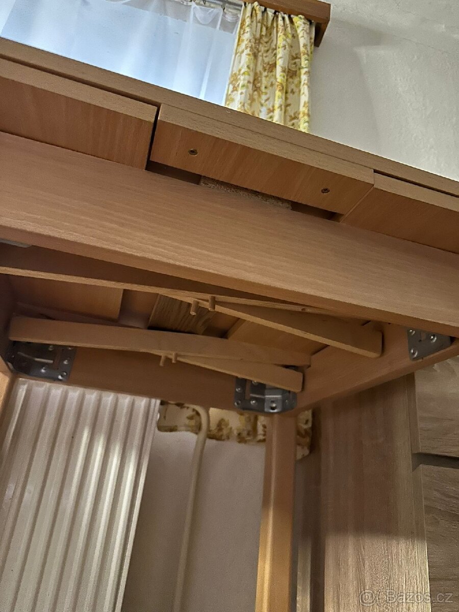 Prodám jídelní stůl - 2