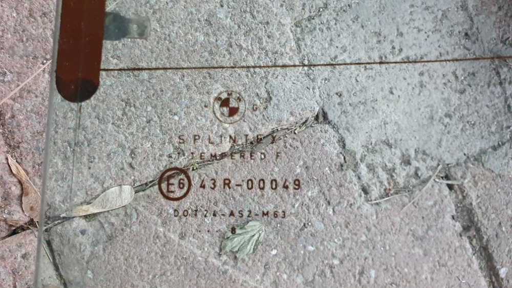 BMW E30 zadní sklo - 2