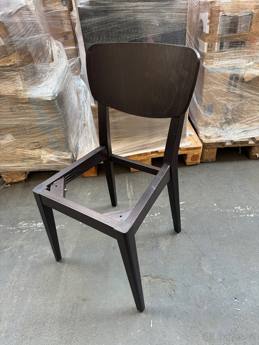 Nové židle z masivu. - 2