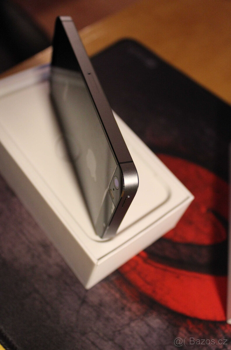 Apple iPhone SE 16GB BLACK - 2