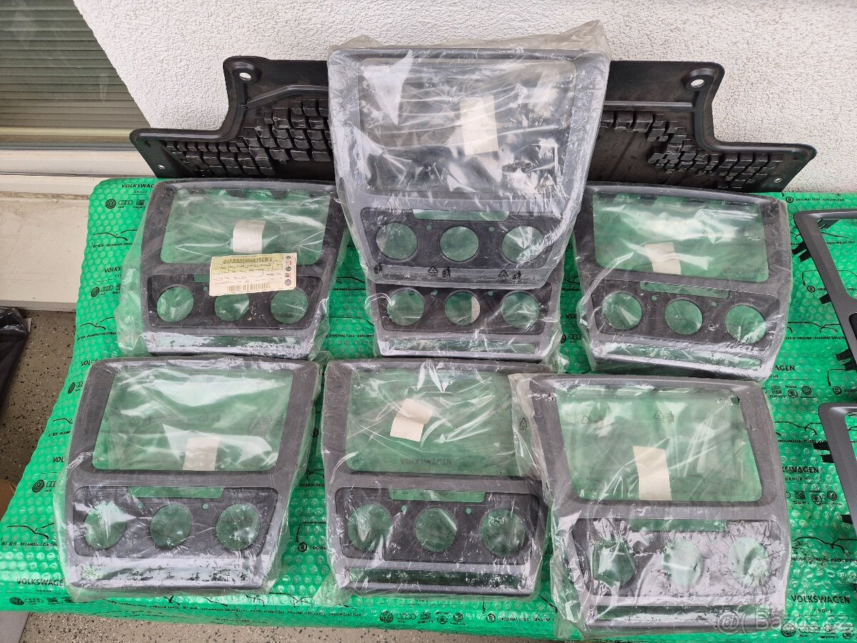 krytka spínačů rámečekautorádia 1Z0858069CB1AR - 2