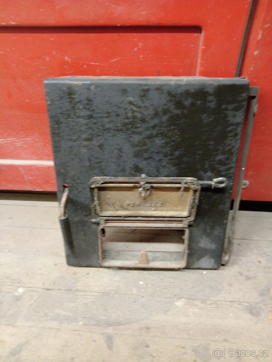 Prodám starší spodní dvířka na Viadrus u 22 - 2