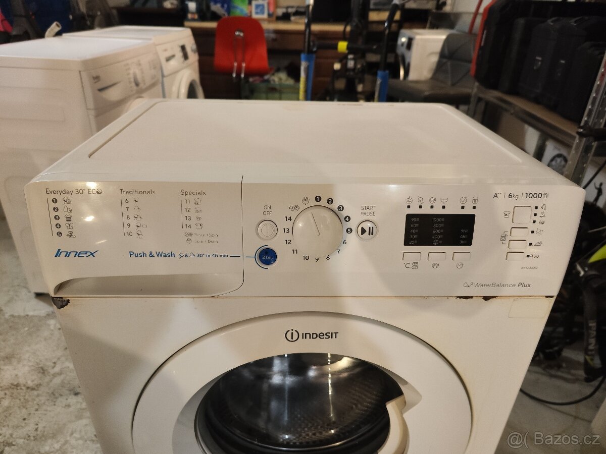 Pračka Indesit - 2