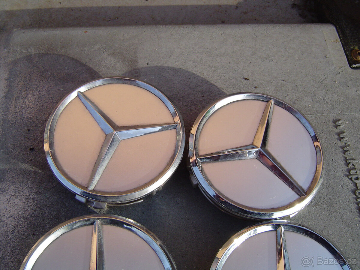 4 X STŘEDOVÉ POKLIČKY MERCEDES BENZ - 2