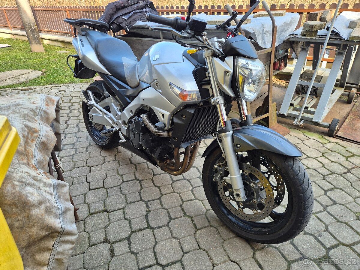 Suzuki GSR 600 - 2