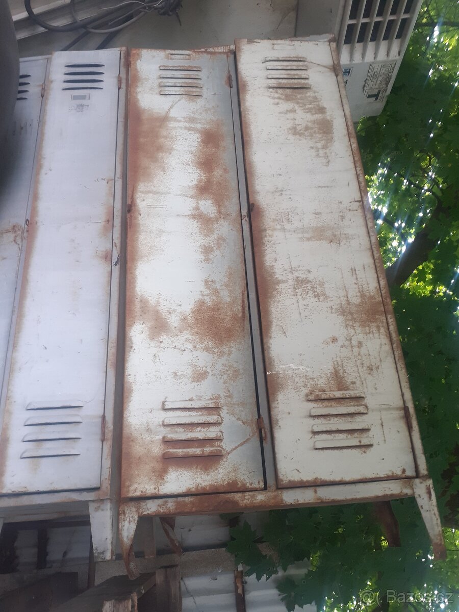 Šatní skříňky - 2