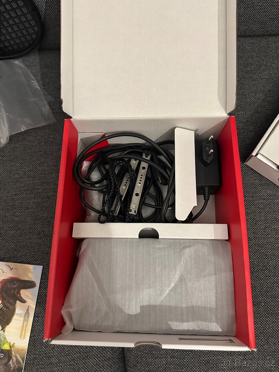 Nintendo Switch OLED + hry + příslušenství - 2