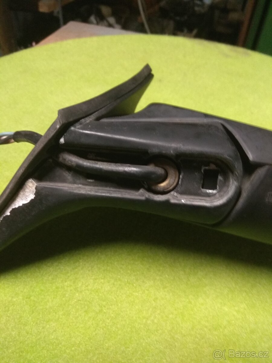 Prave zrcátko BMW (E30) - 2