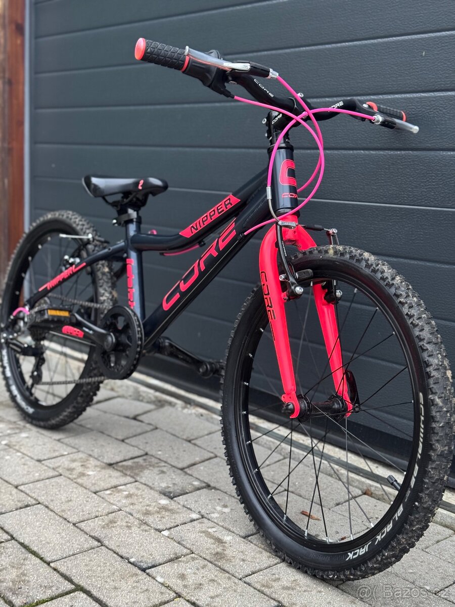 Dětské kolo Core Nipper 20", černý mat s růžovou, 8.2kg - 2