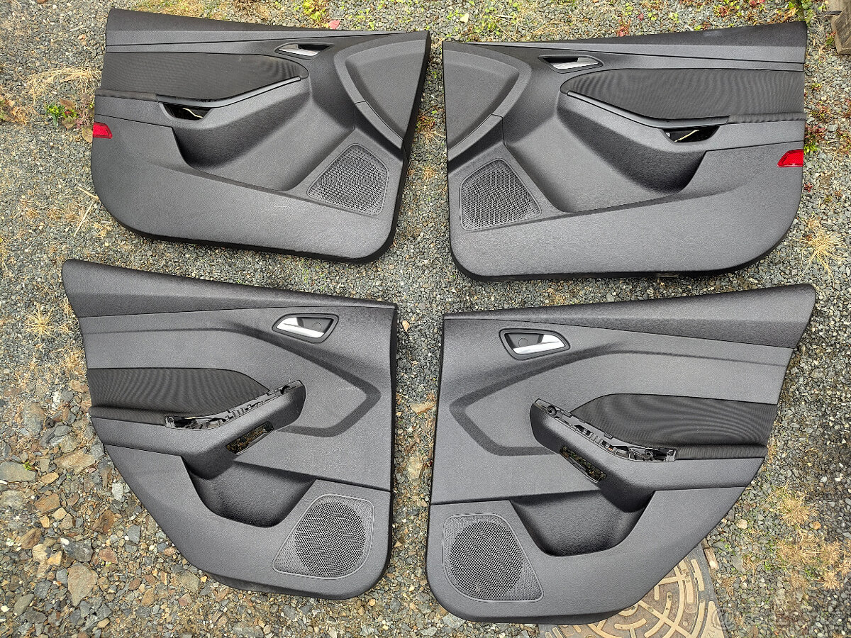 Sedačky, tapeci, koberec... Focus III - 2