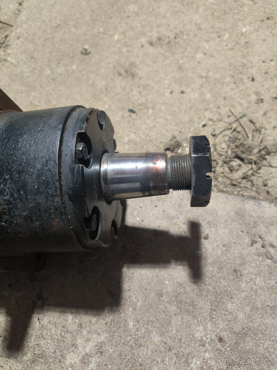 Minibagr hydromotory - 2