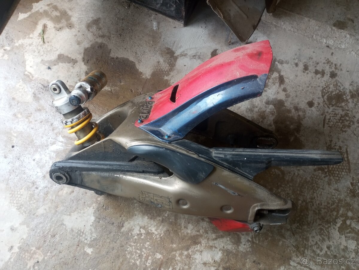 Aprilia Tuono 1000r - 2