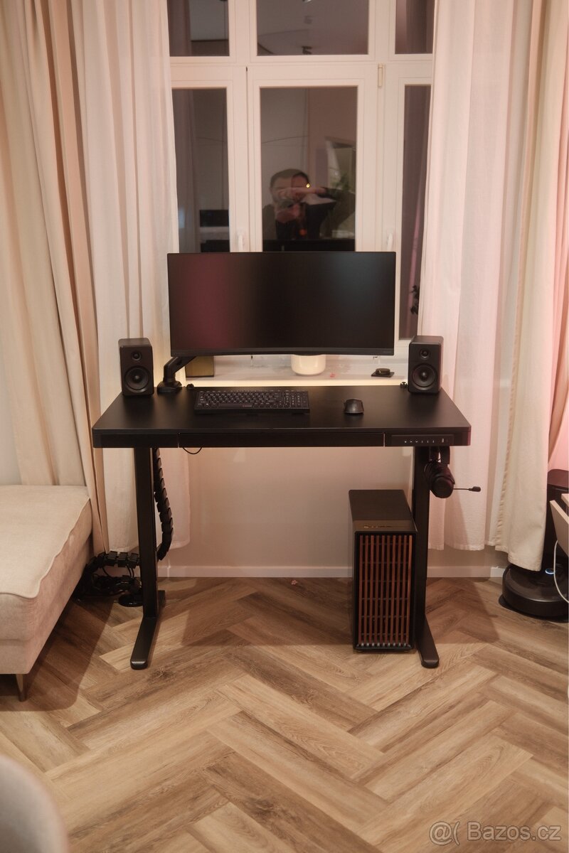 Elektrický polohovatelný PC stůl Mark Adler - 2