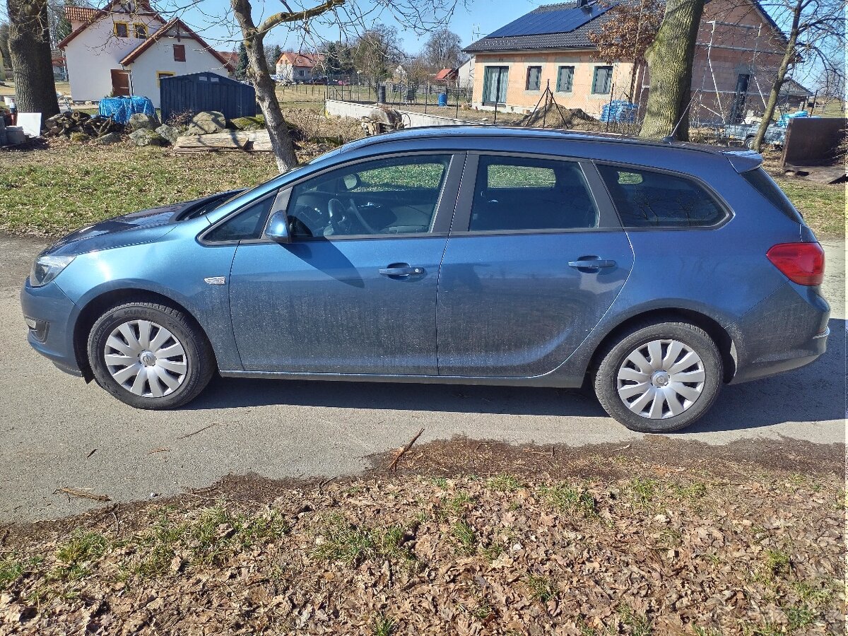 Opel Astra J combi - 2