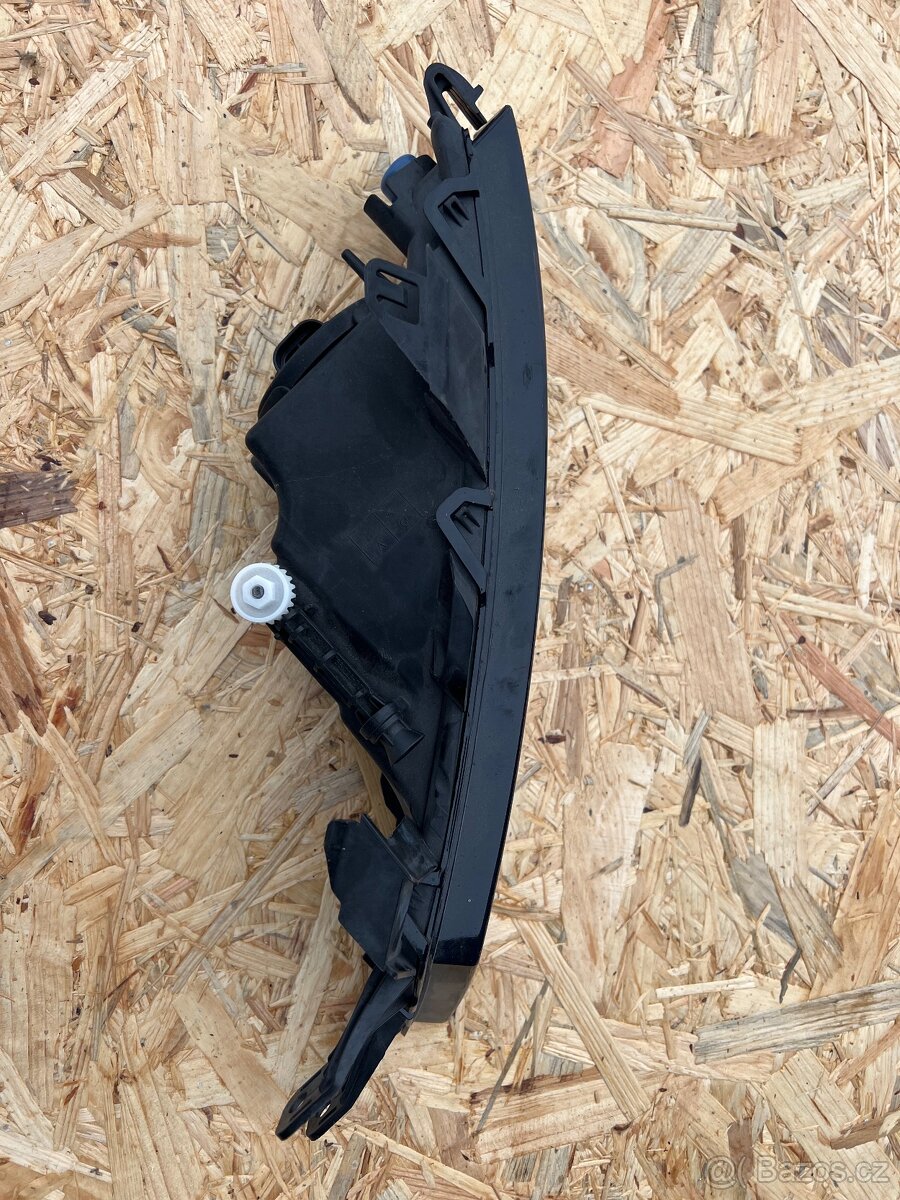 Halogenový světlomet Škoda Rapid facelift - 2