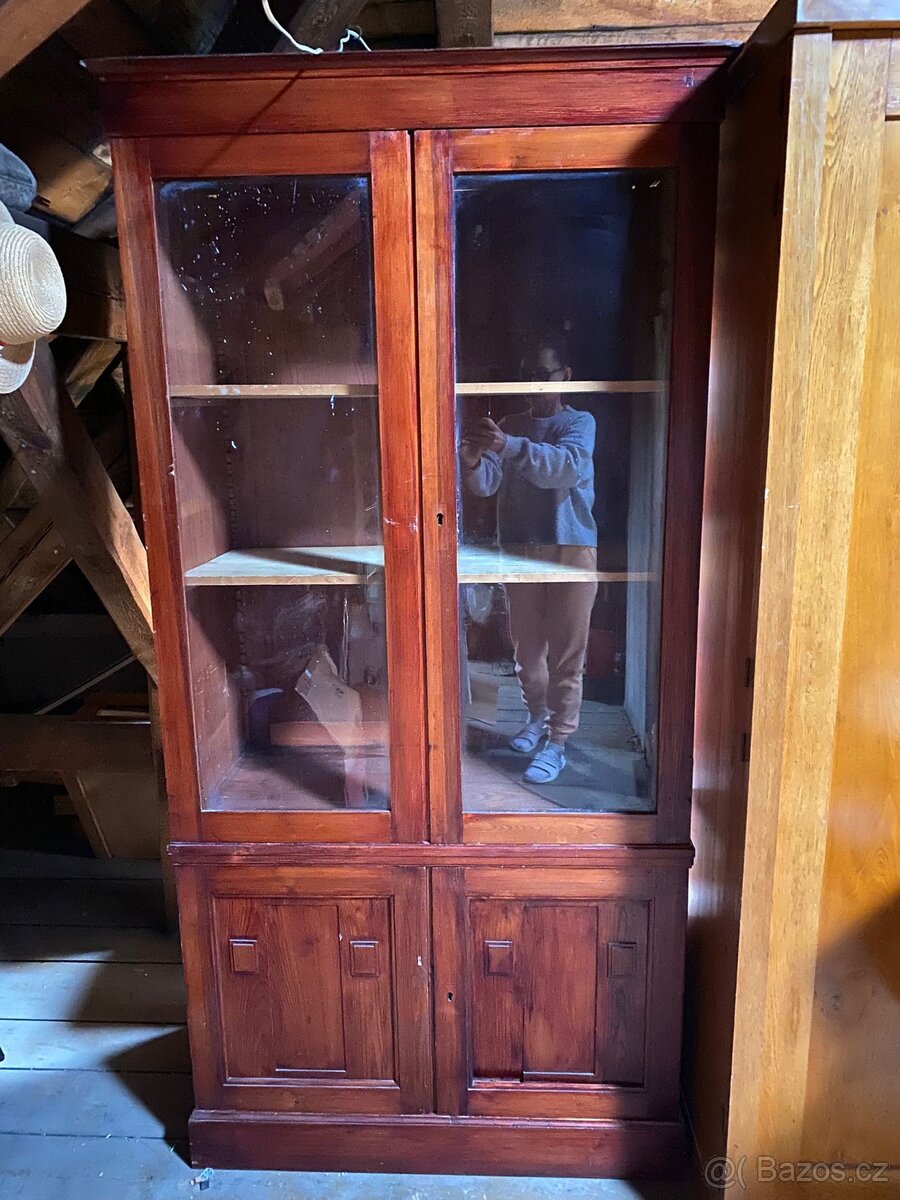 Starožitná skříň/vitrína - 2