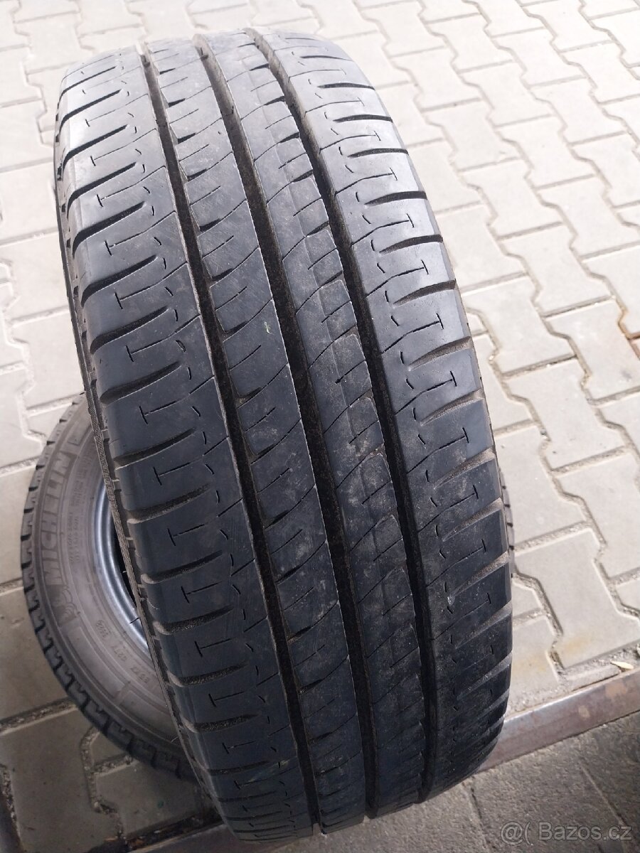 Prodám 2 x letní pneu Michelin 215/60/17 C - 2