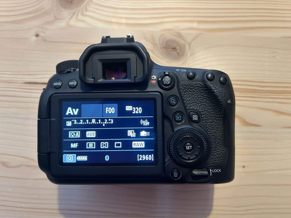 Canon 6D Mark II - 2