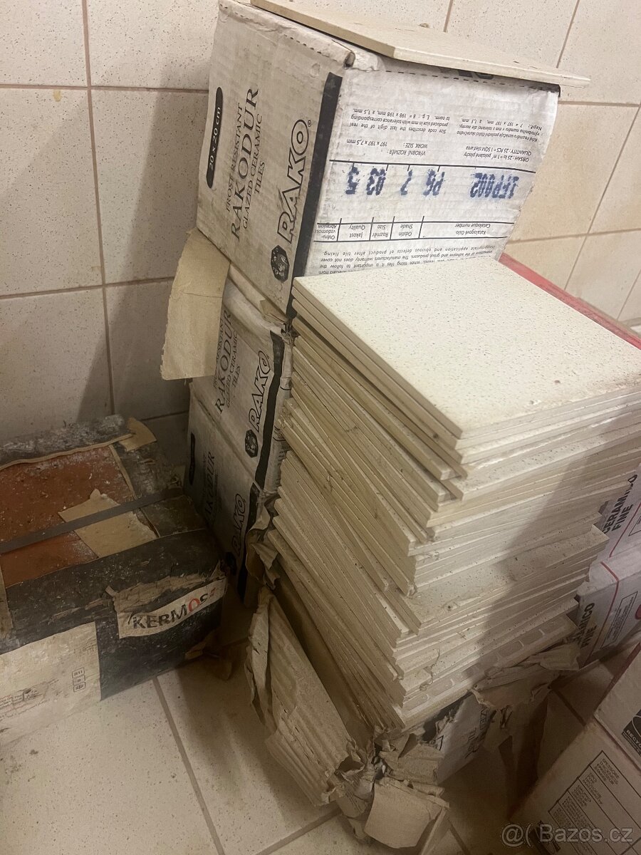 Zbytky obkladaček a dlaždic - venek a interiér (za drobné) - 2