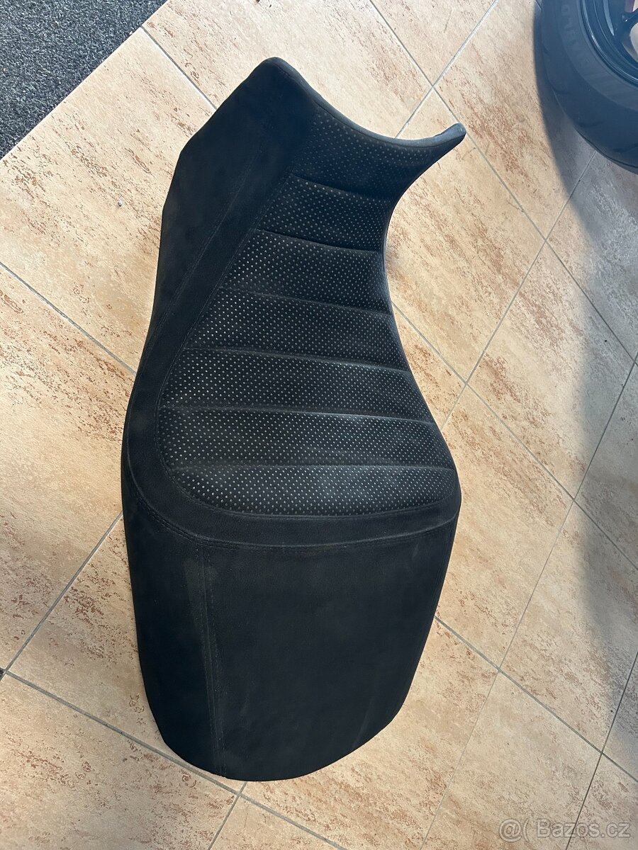 Ducati Diavel - Alcantra sedačka - 2