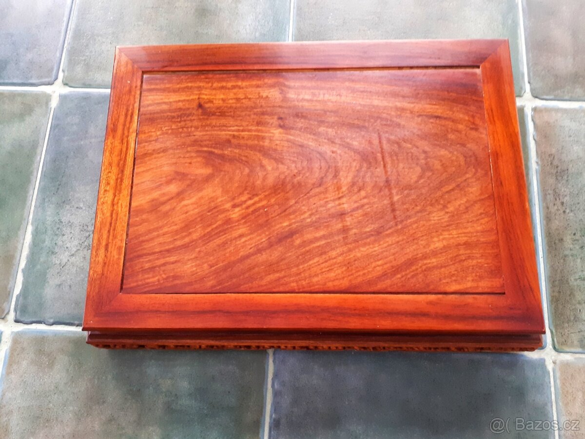 vyřezávaný stoleček nebo podstavec - 2