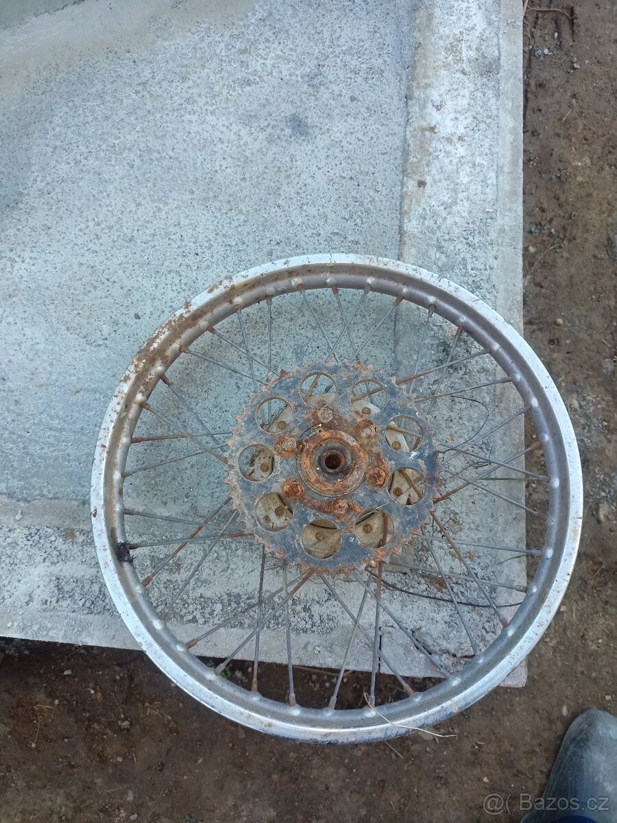 Zadní kolo Suzuki ts - 2