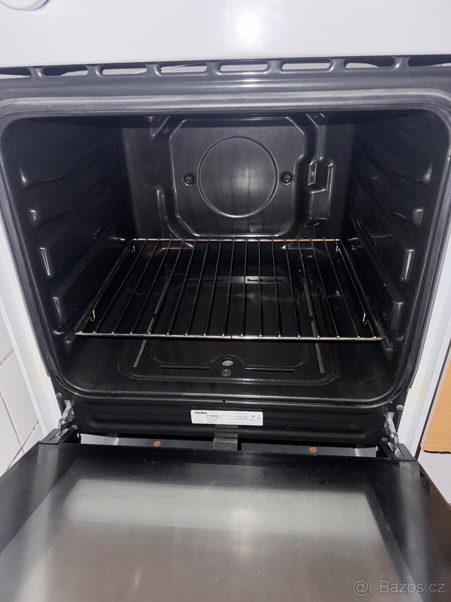 Prodám zánovní sporák - 2