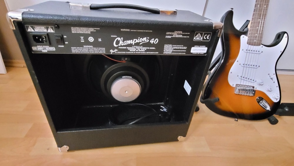 Kytarové kombo a elektrická kytara - 2