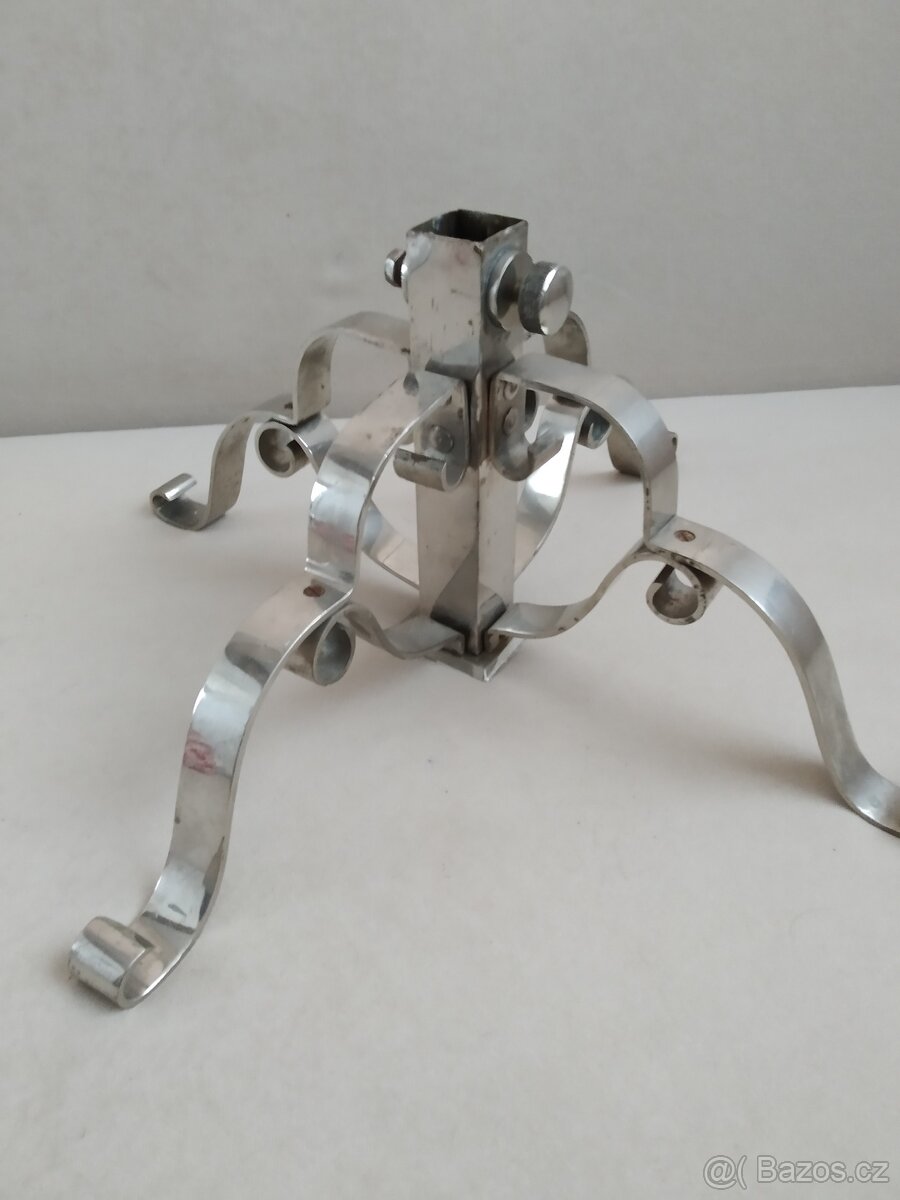 Starý kovový stojan - 2