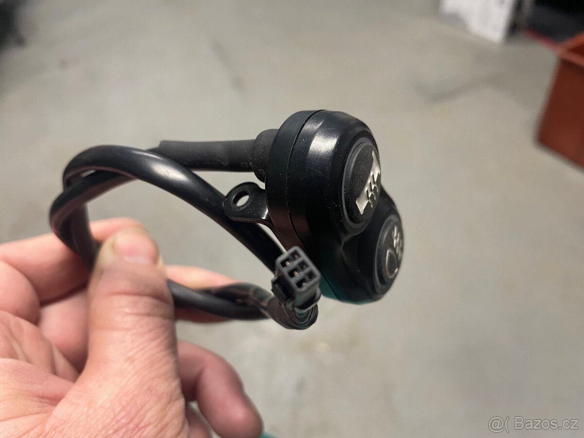 Triumph Tiger vypínač - 2