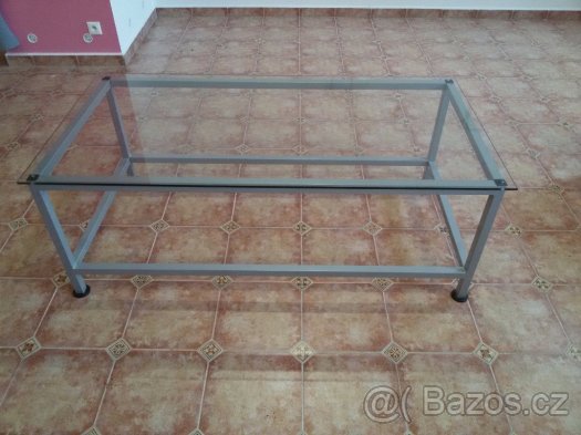 Výstavní skleněný stůl - 2
